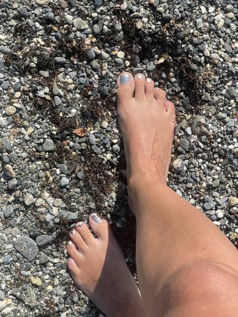 Pieds sur la plage de galets, Malaga